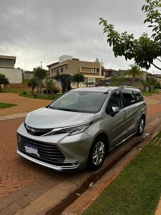 TOYOTA SIENNA 2.5 VVT-I HYBRID PLATINUM CVT